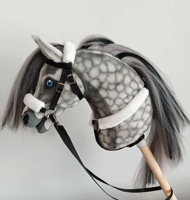 Siwy konik Hobby Horse A4 + sprzęt realistyczny