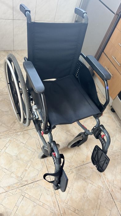 Vendo cadeira de rodas ortopedica