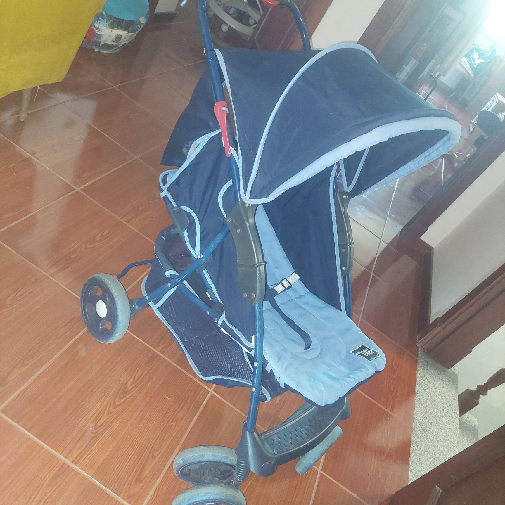 Carrinho de bebé e andador