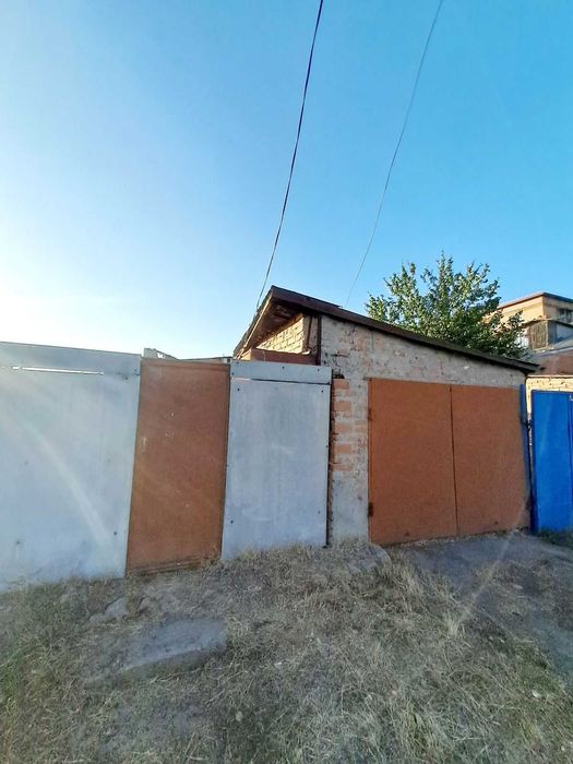 Продам будинок під реконструкцію та з/д по вул.Кропивницького-Гоголя.