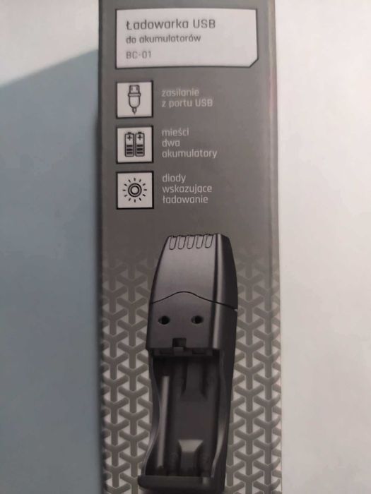 Ładowarka akumulatorów AA AAA z USB