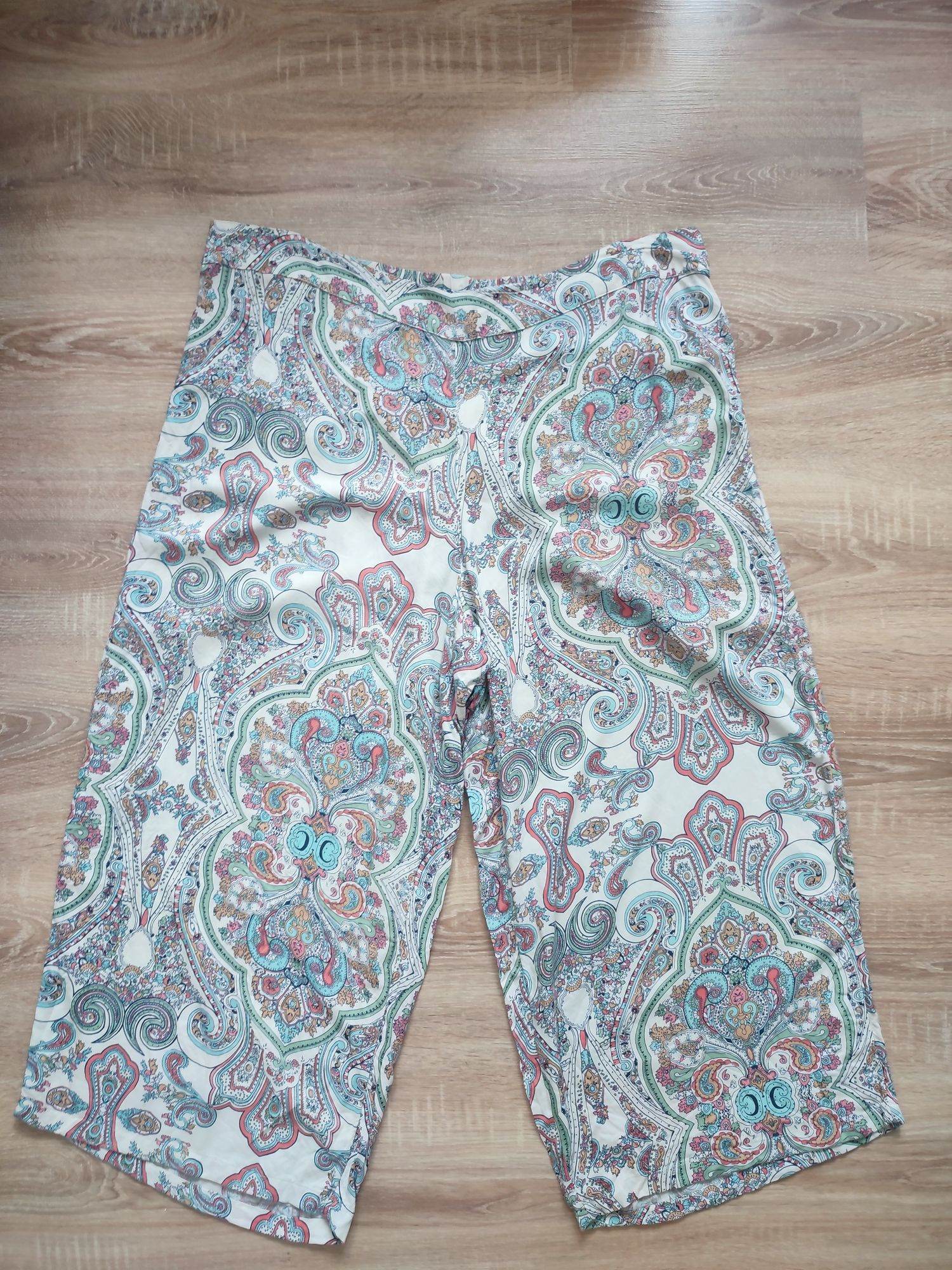 Spodnie za kolano plus size