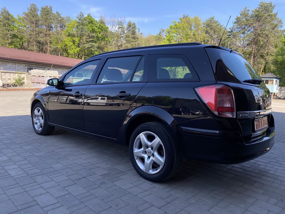 Opel Astra 2009 рік 1.4 бензин