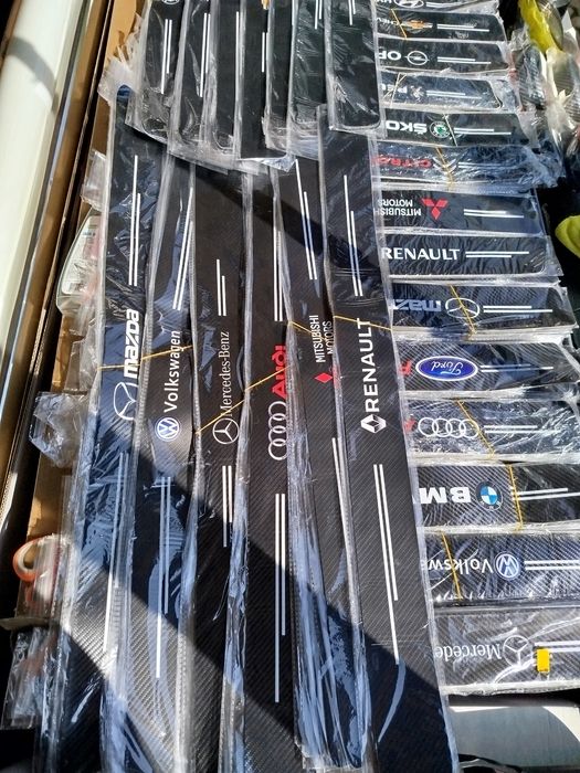 Захисна плівка на пороги і бампер  5шт ,стрічка самоклеюча, карбонова