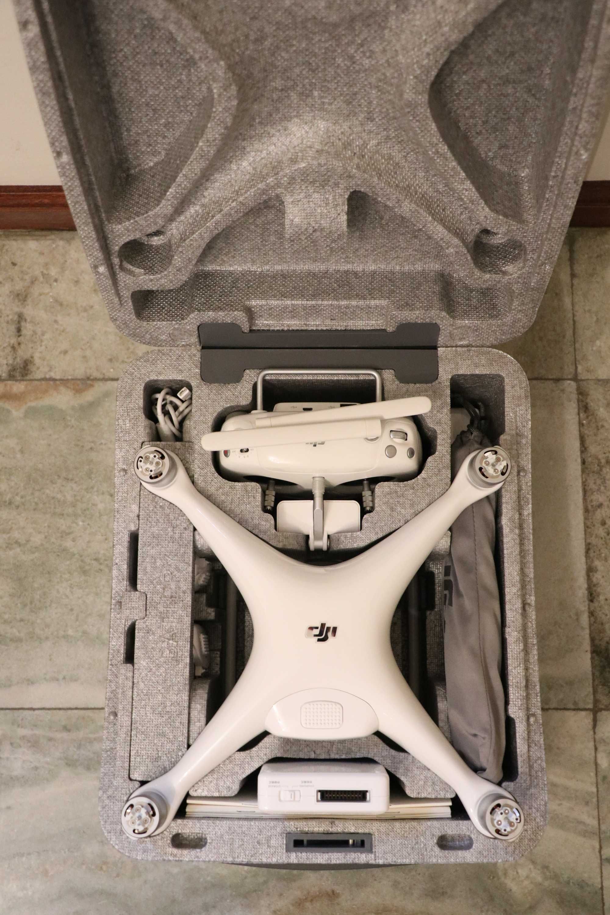 Drone DJI Phantom 4 + HUB carregamento + 8 Hélices + Caixa rígida DJI