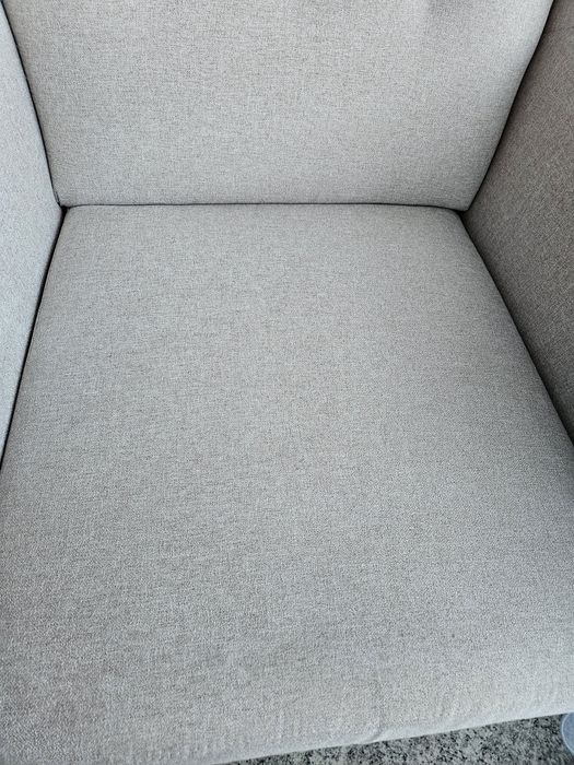 Fotel Werina Boucle beżowy – stylowy, wygodny i prawie nieużywany