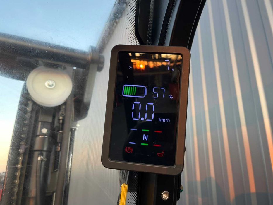 Wynajem nowy wózek widłowy 2.5T / z operatorem / bez operatora