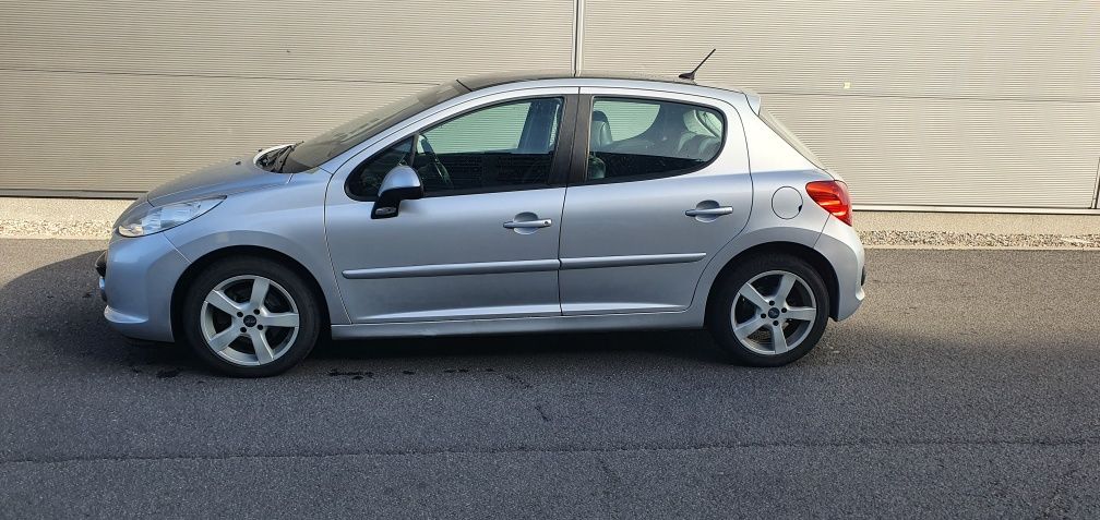Peugeot 207 1.6 silnik 110 KM 5 drzwi panorama