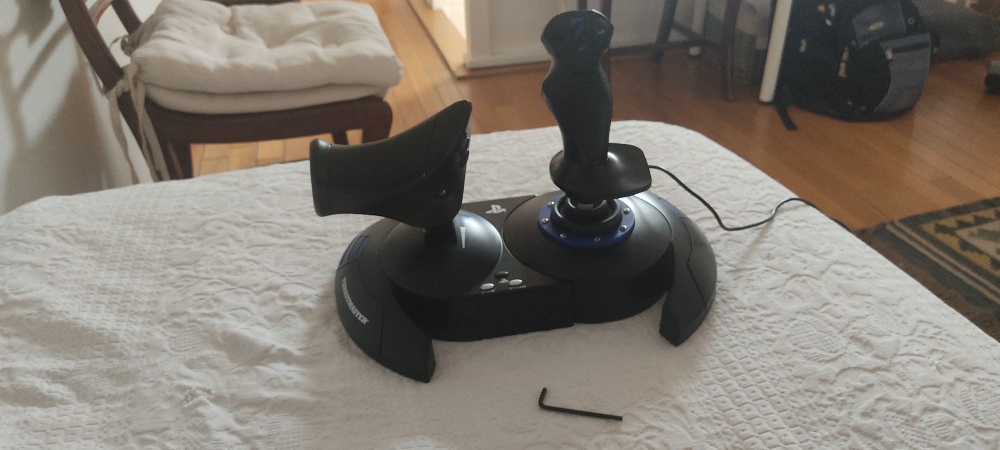 Thrustmaster T.FLIGHT HOTAS 4