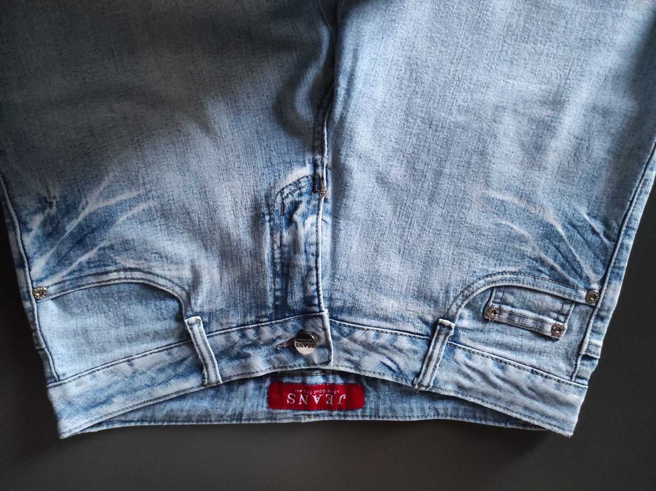 Spodnie jeansowe Capri z paskiem, rozmiar 31