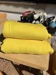 Mantas em amarelo