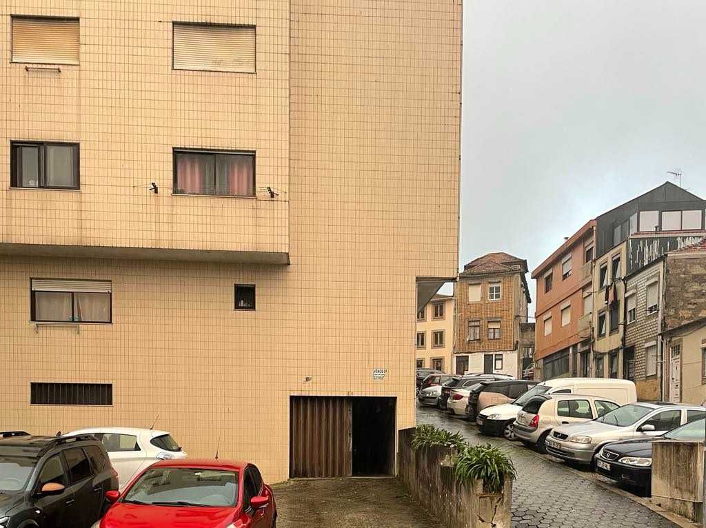 Lugar de Garagem para Alugar – Candal centro
