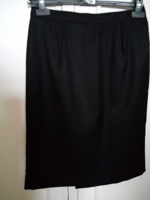 Trajo académico tamanho 38, saia, casaco e gravata