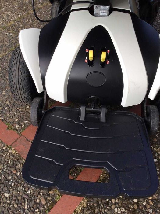 Wózek inwalidzki Elektryczny sterowany joystick TRAVELUX SUPER STAN