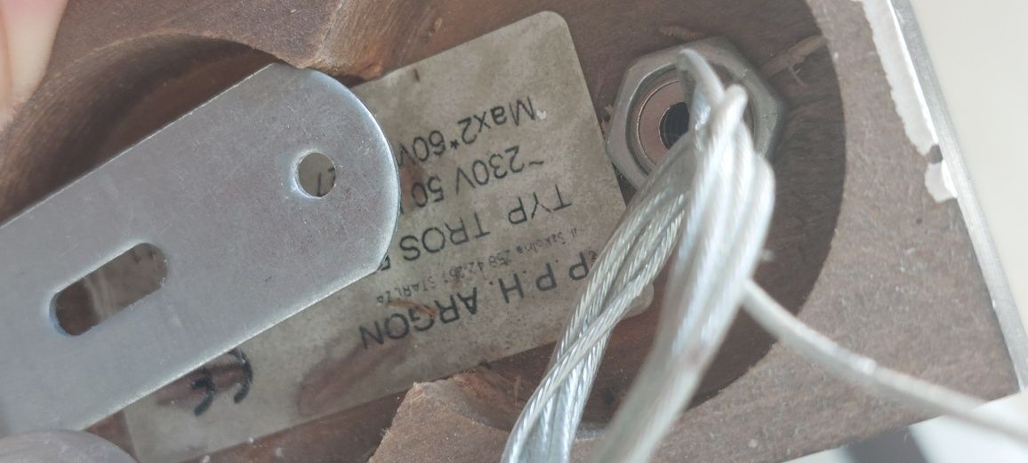 Cztery lampy wiszące z kloszem