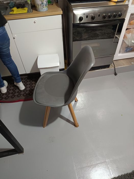 Mesa de cozinha e 3 cadeiras