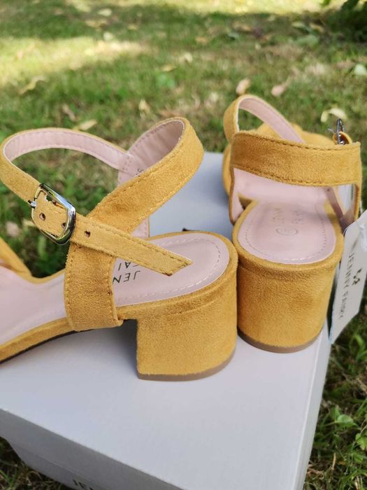 Żółte buty Jenny Fairy 36 sandałki CCC na słupku sandały na obcasie