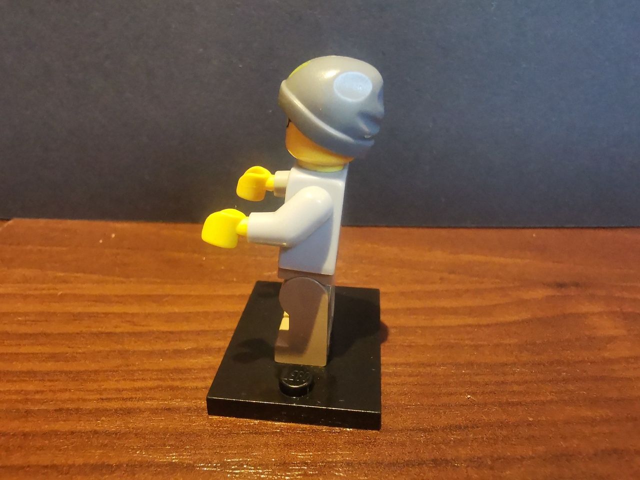 klocki lego minifigurka Street Skater, seria 4