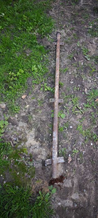 Słupek starego ogrodzenia