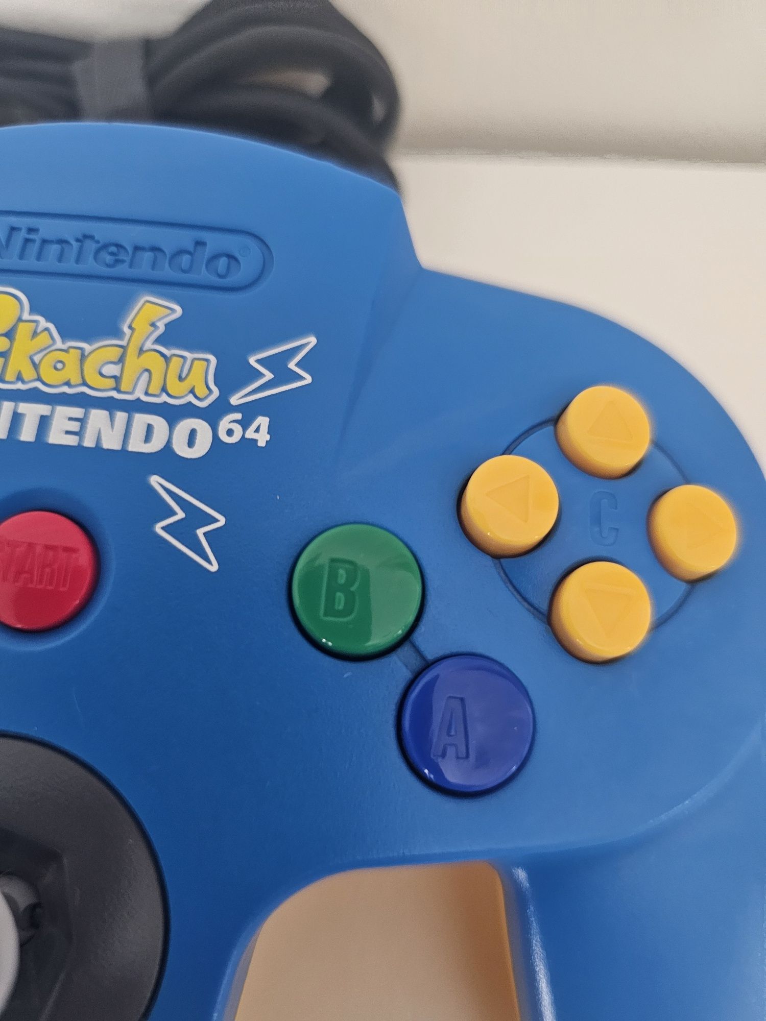 Comando Nintendo 64 Pikachu (edição colecionador)