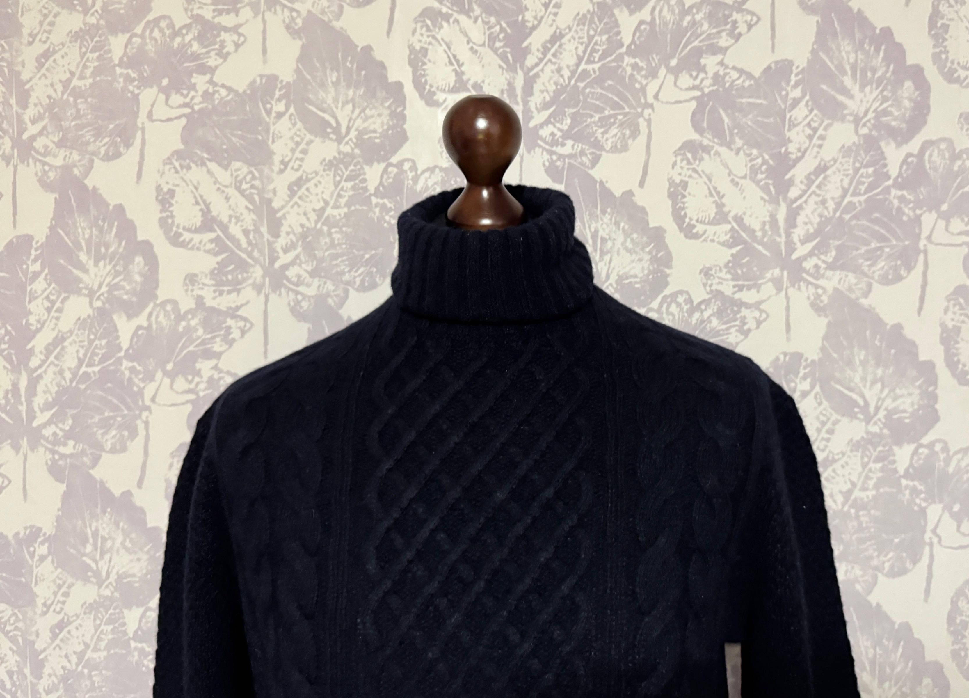 Шерстяной гольф Massimo Dutti .
