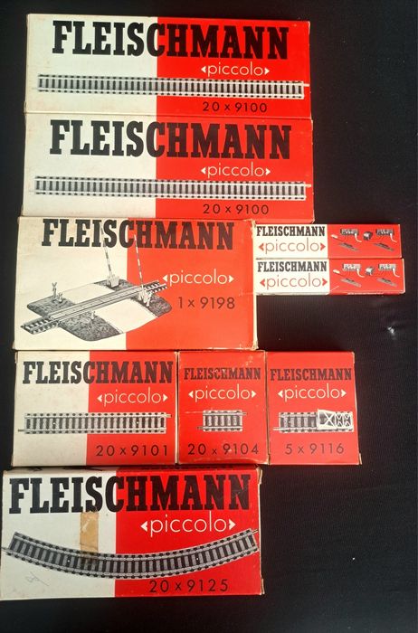 Lote de comboios em miniatura N  e outros