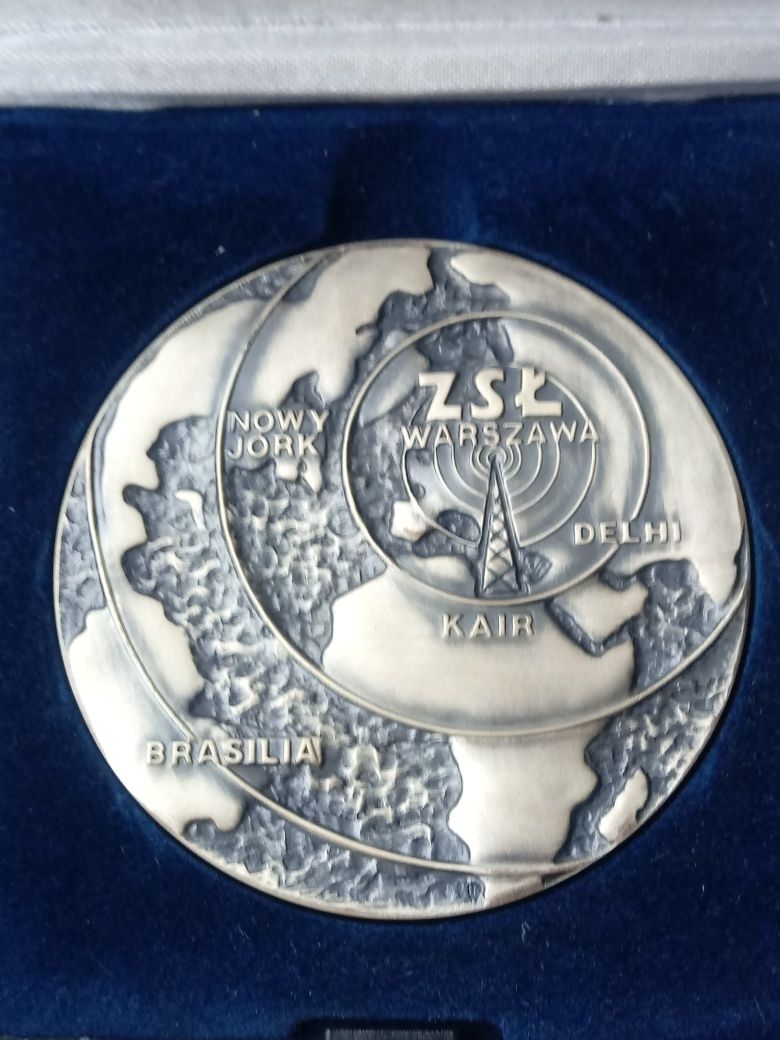 Ładny medal pamiątkowy 80 Lat Szkół Łączności