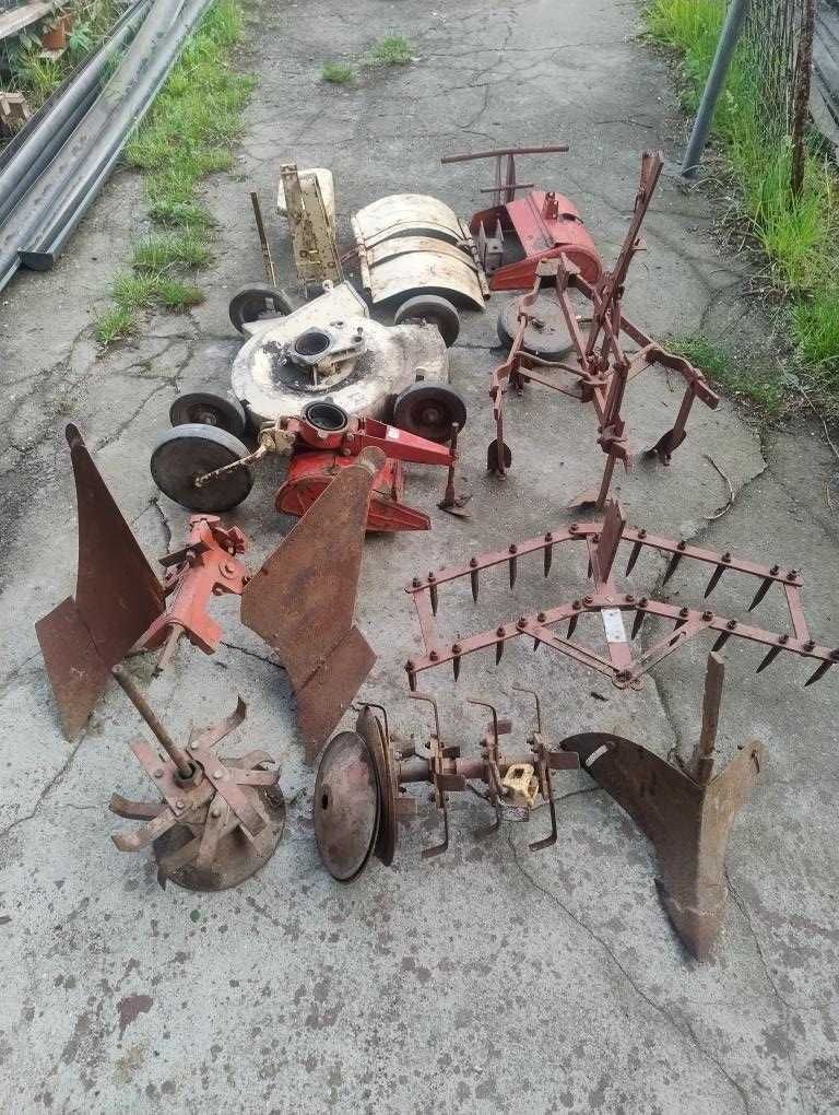 Traktorek, dzik Agrostroj