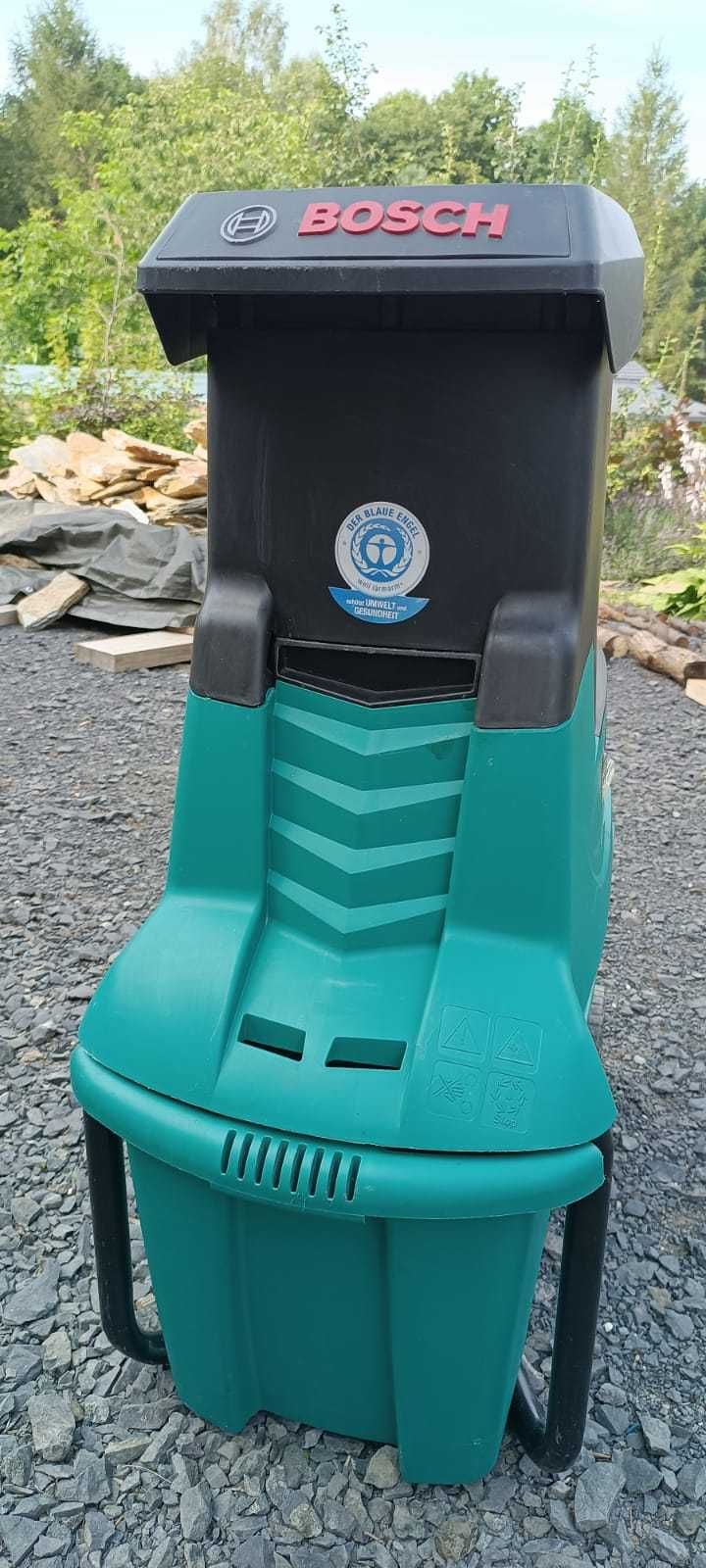 BOSCH 3 600 H03 101 maszyna  do zrębkowania gałęzi