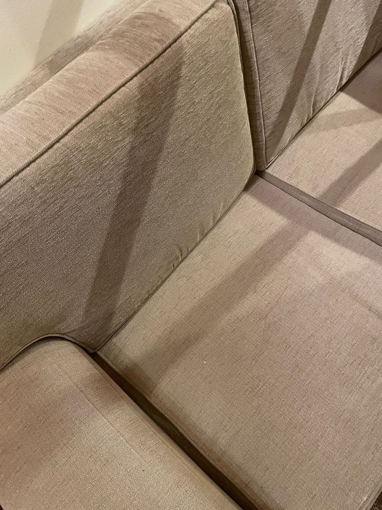 Sofá beje 2 lugares
