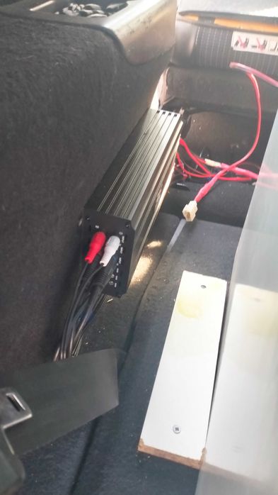 Som automotivo com boa qualidade caixa de médios cornetada