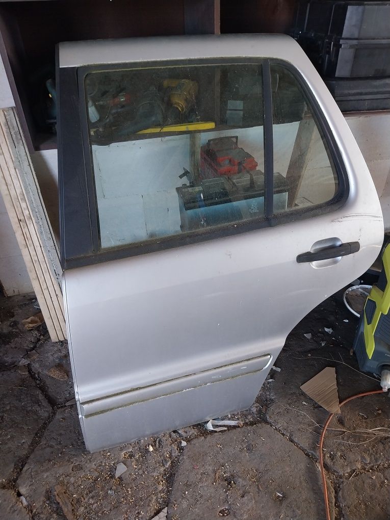 Drzwi tył Mercedes ML W163 stan bdb