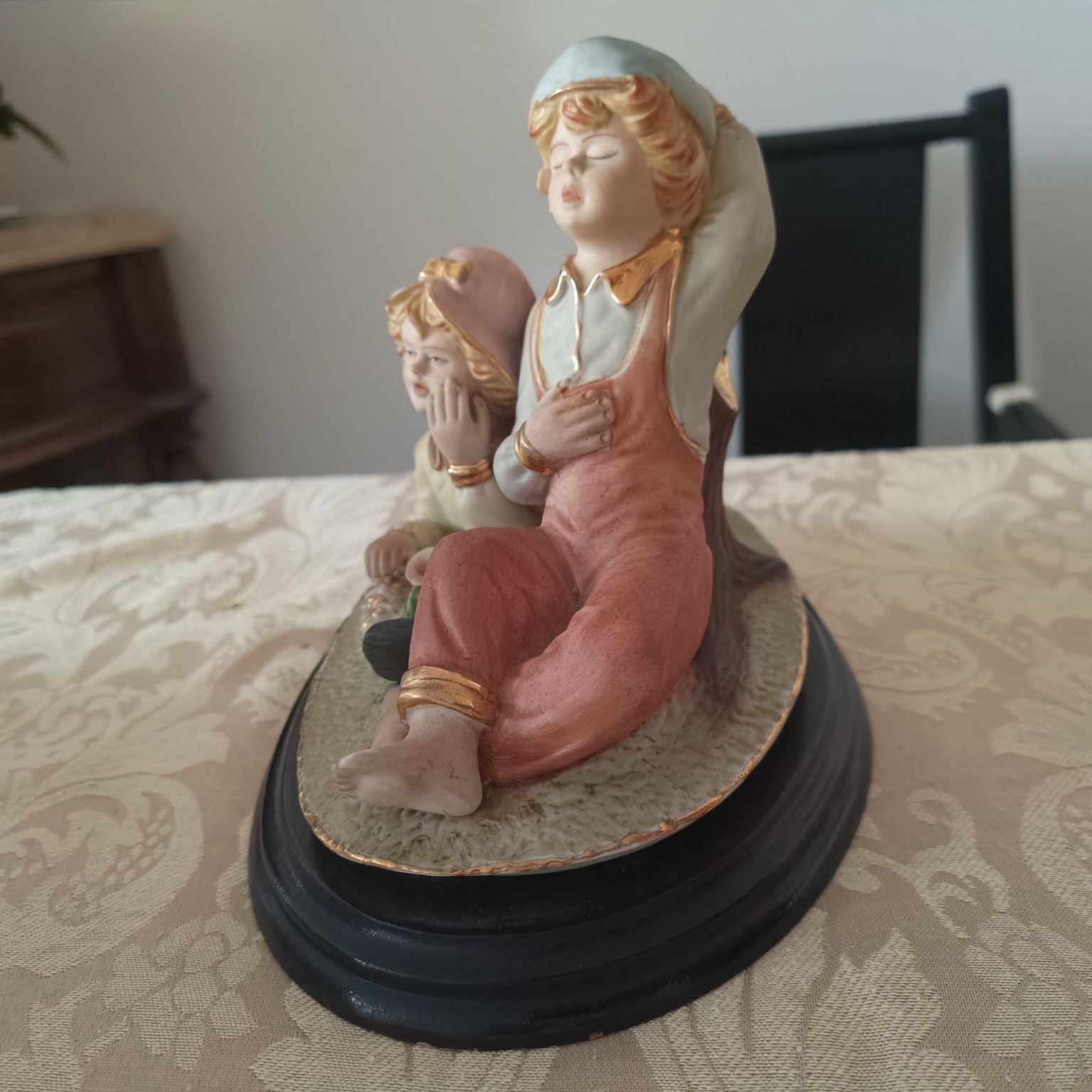 Estátua porcelana impecável