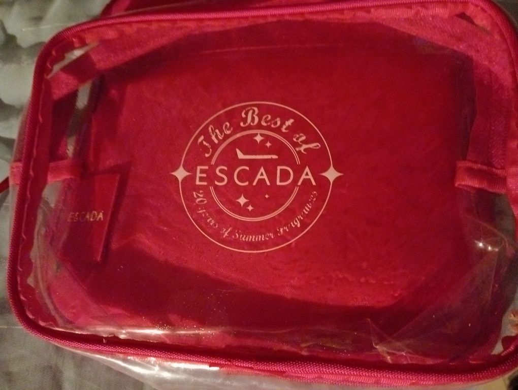 Bolsa organizadora com diversas divisórias