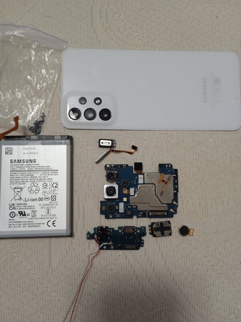 Батарея і деталі на Samsung A23