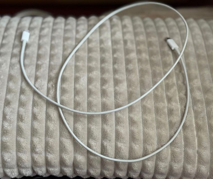 Оригінальний провід для Apple (iPhone ,AirPods )