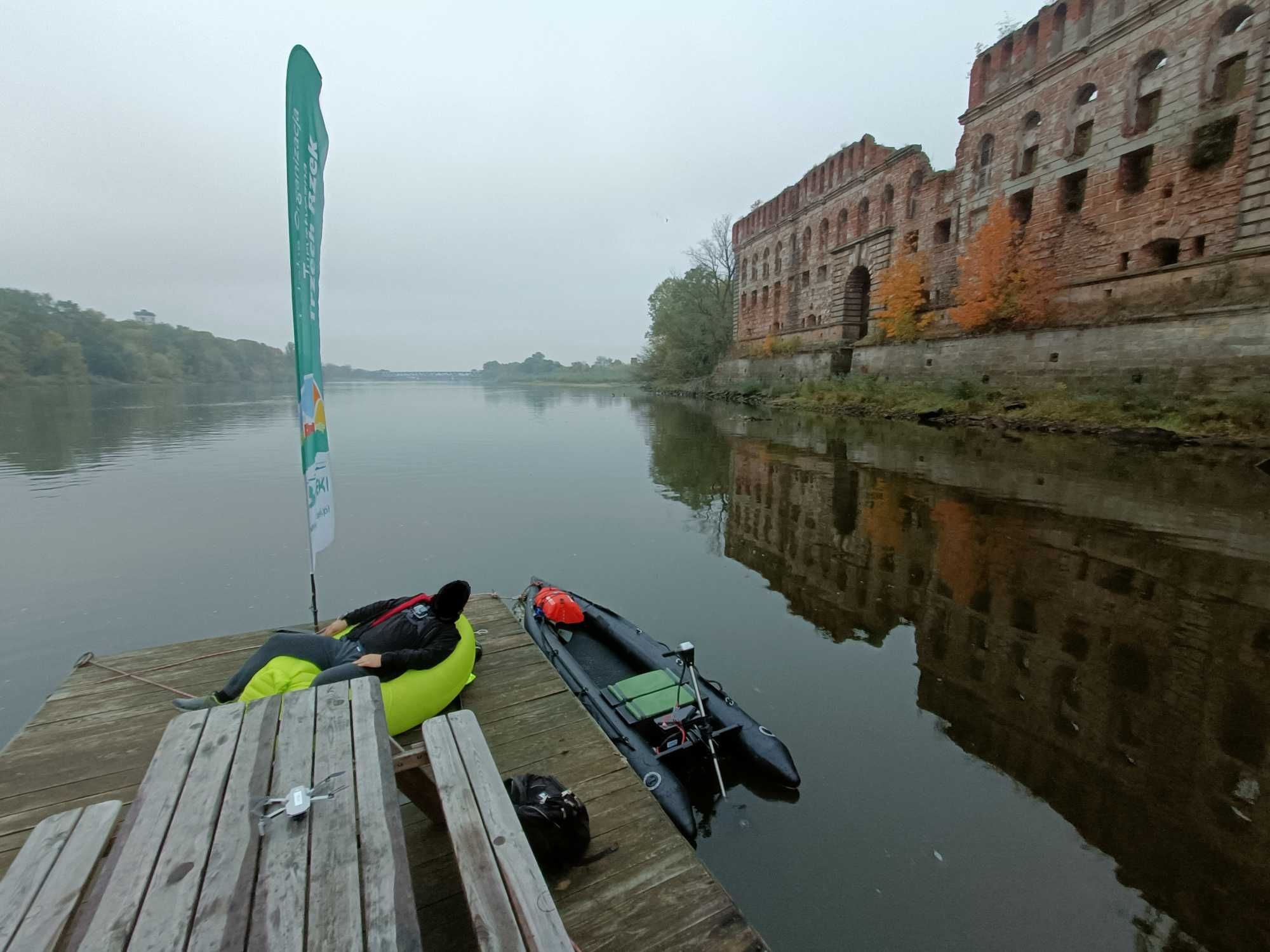 Kajak E-rider SAVAGE GEAR z pawężą do silnika zaburtowego (czarny)