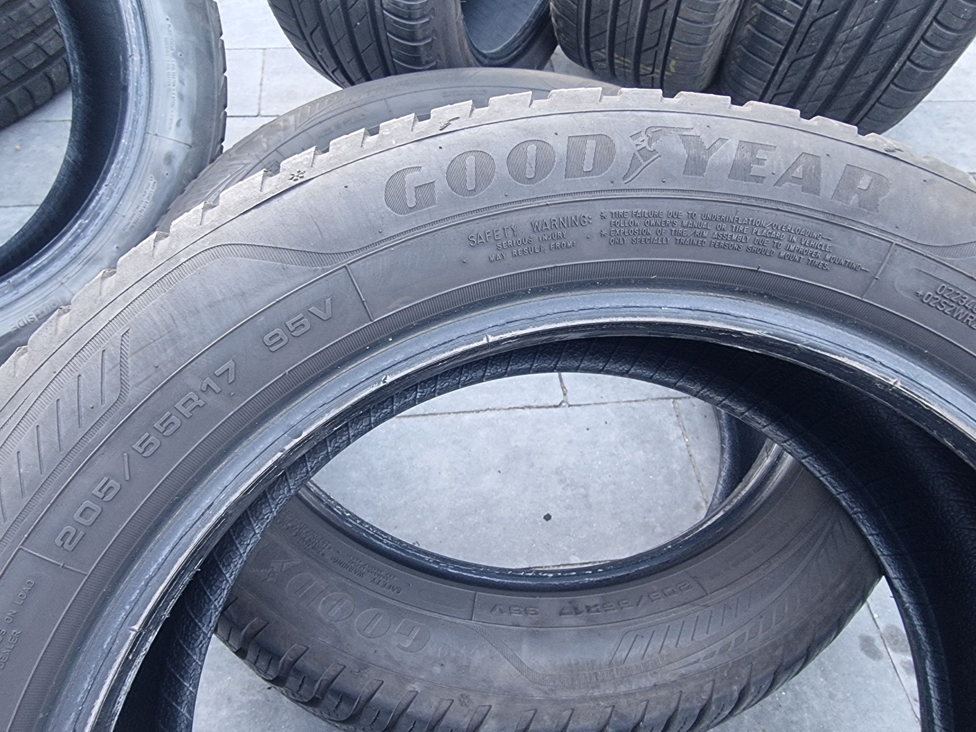 Opony całoroczne goodyear 205 55 r17