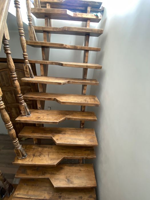 Дубові Деревʼяні сходи + косоури + майданчик