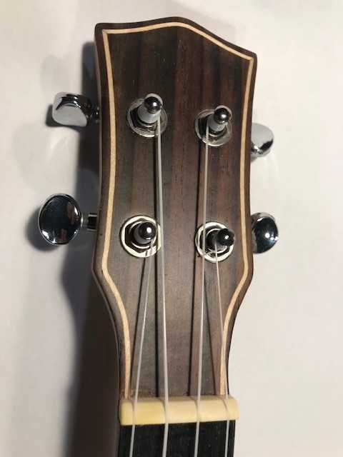 3 UKULELE - Em Caixa Novos