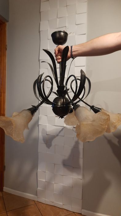 Lampa stojąca i żyrandol lampa sufitowa jak kuta retro