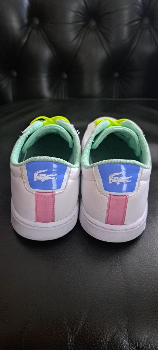 Białe sneakersy Lacoste 34 neon