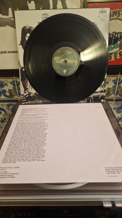 LA Guns- LP em excelente estdo
