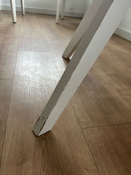 Conjunto mesa e cadeiras SKLUM branco e cinzento