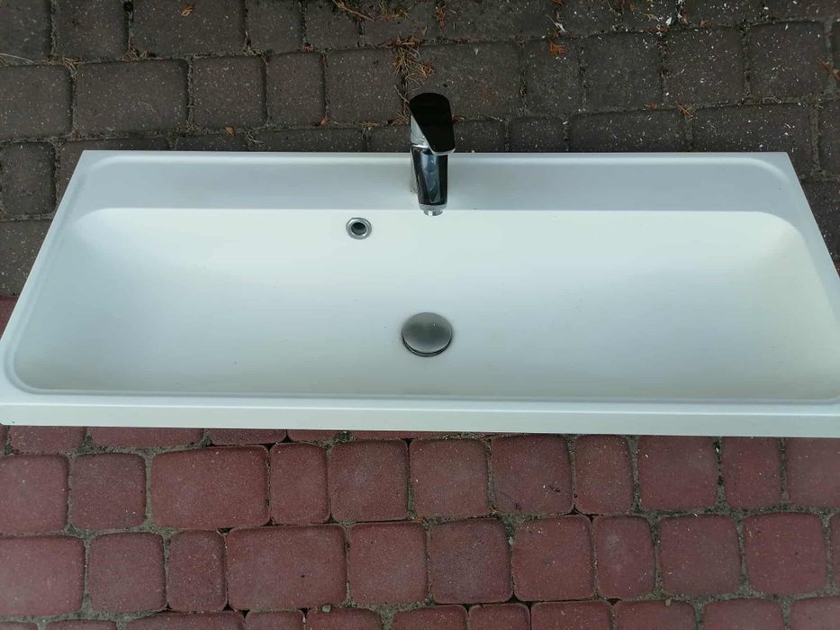 Umywalka łazienkowa z baterią