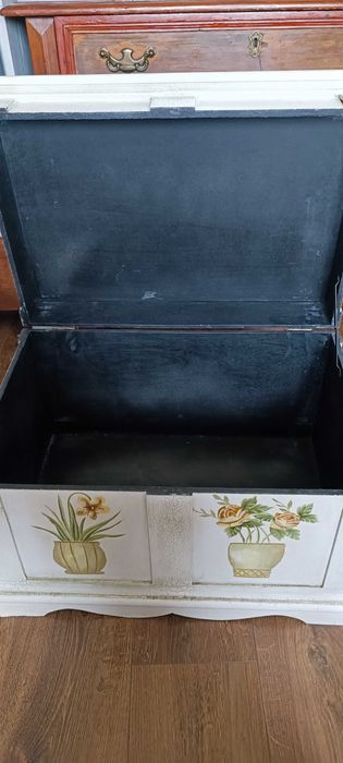 Dwie dekoracyjne skrzynie