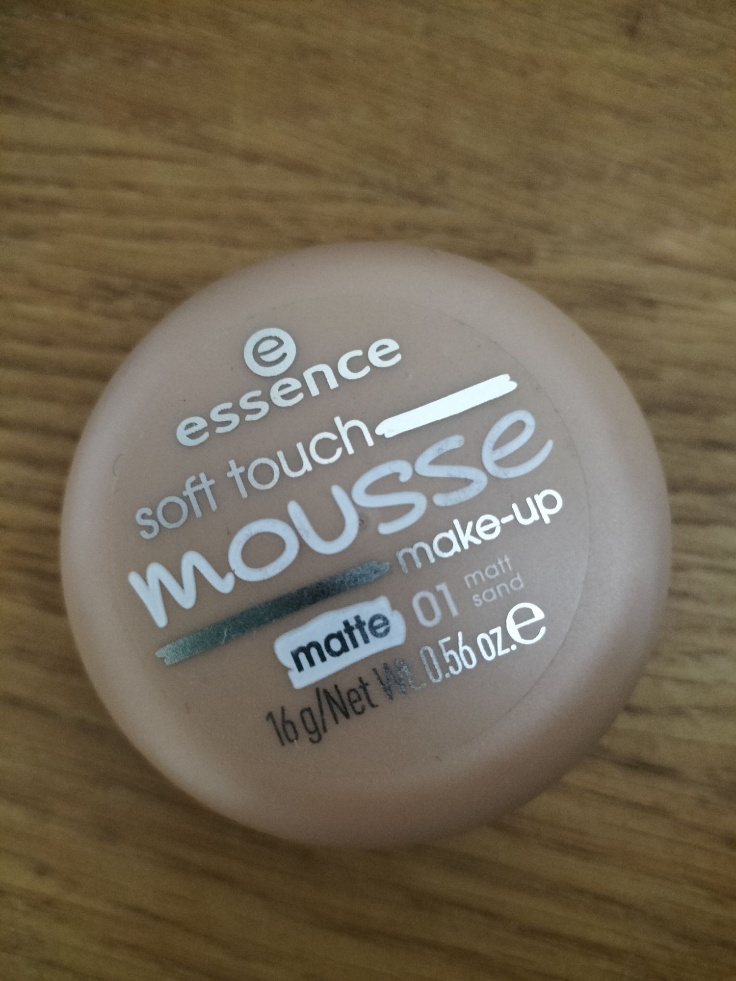 Base Soft Touch mousse make-up tom 01 Essence nova