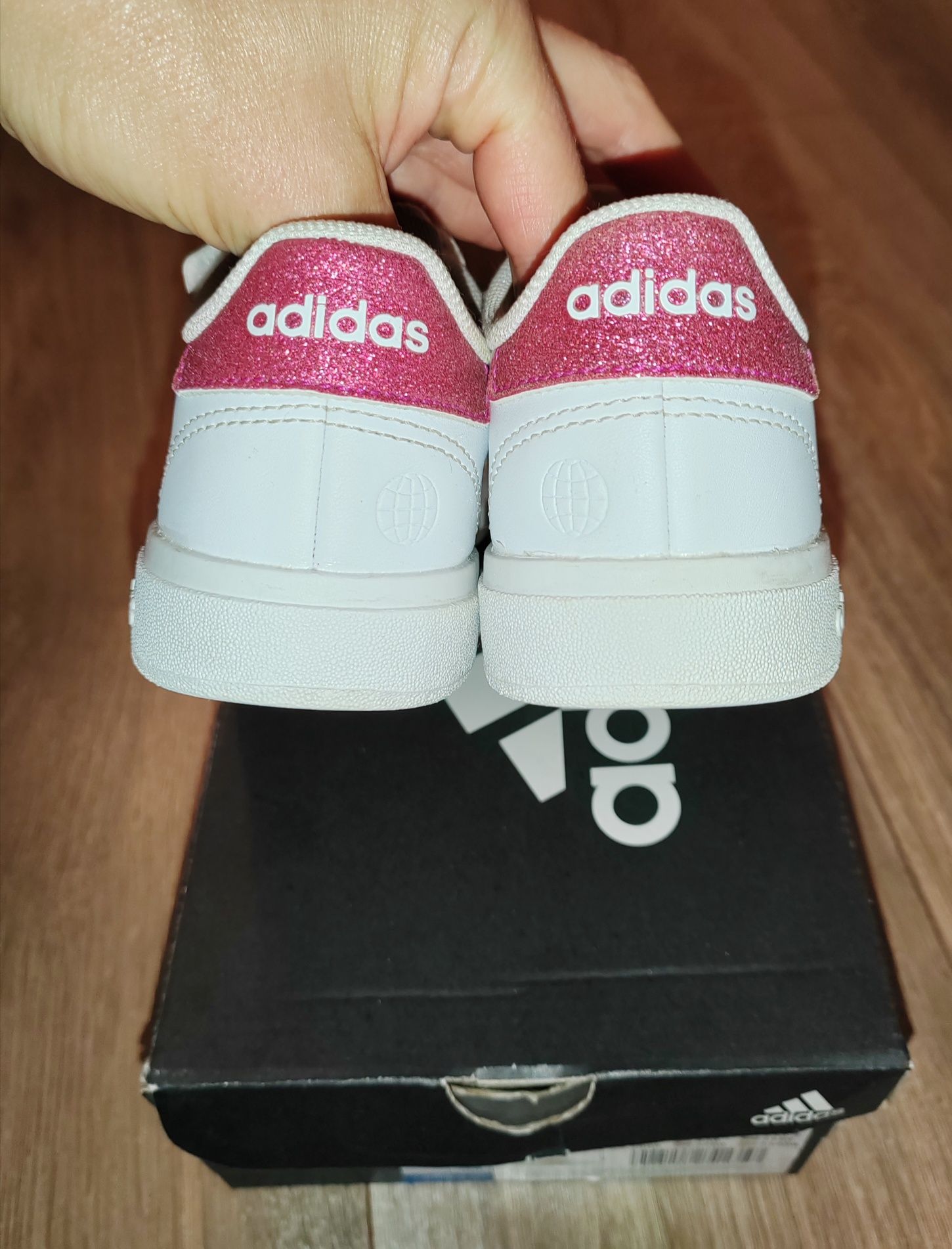 Buty dziewczęce firmy Adidas