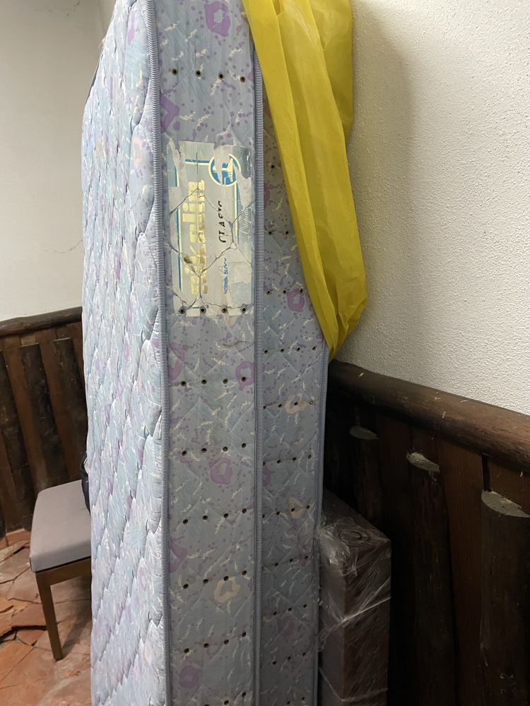 2 Colchoes Cama 1/2 corpo.