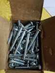 caixas de parafusos novos